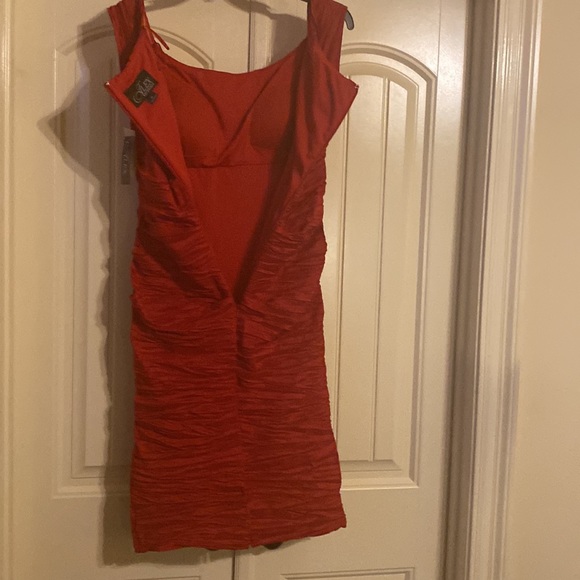 Red evening dress - Picture 4 of 5